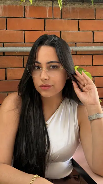 Modelo usando armação Duci Vision — inspiração 7