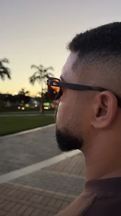 Modelo usando armação Duci Vision — inspiração 26