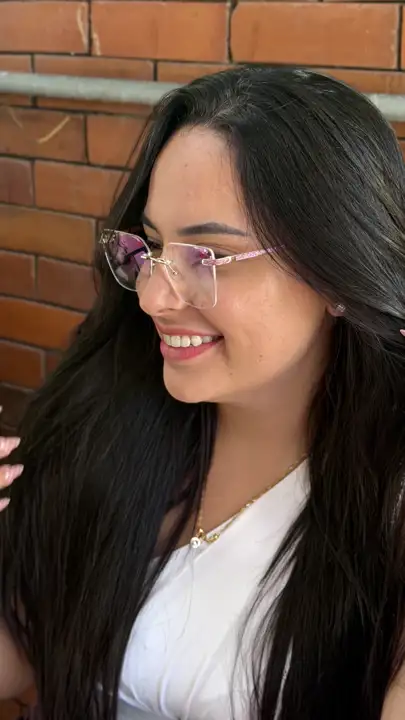 Modelo usando armação Duci Vision — inspiração 52