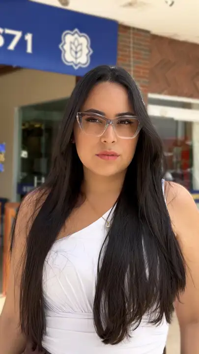 Modelo usando armação Duci Vision — inspiração 78