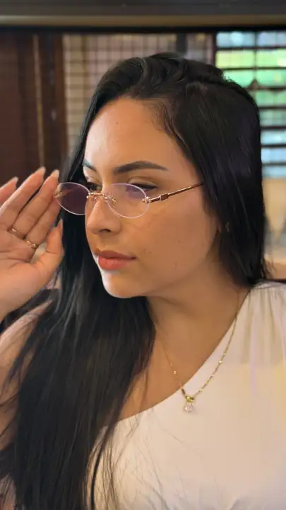 Modelo usando armação Duci Vision — inspiração 91