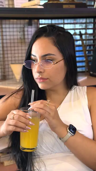 Modelo usando armação Duci Vision — inspiração 92