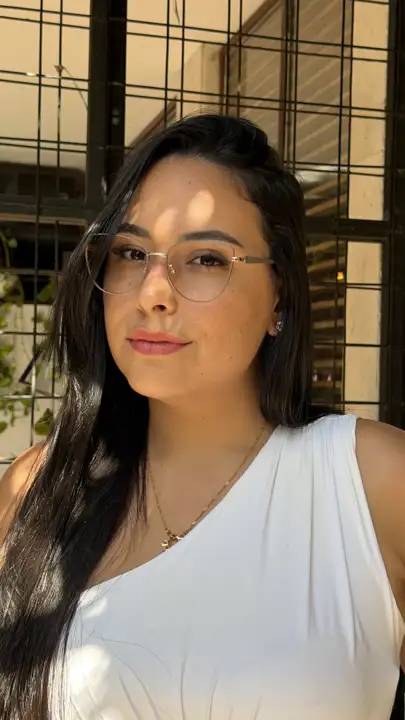Modelo usando armação Duci Vision — inspiração 98