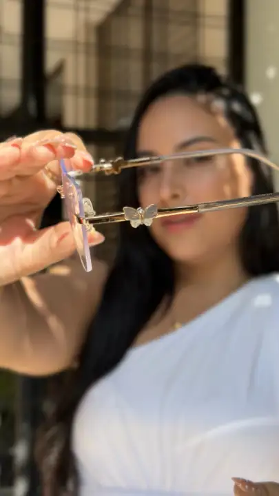 Modelo usando armação Duci Vision — inspiração 101